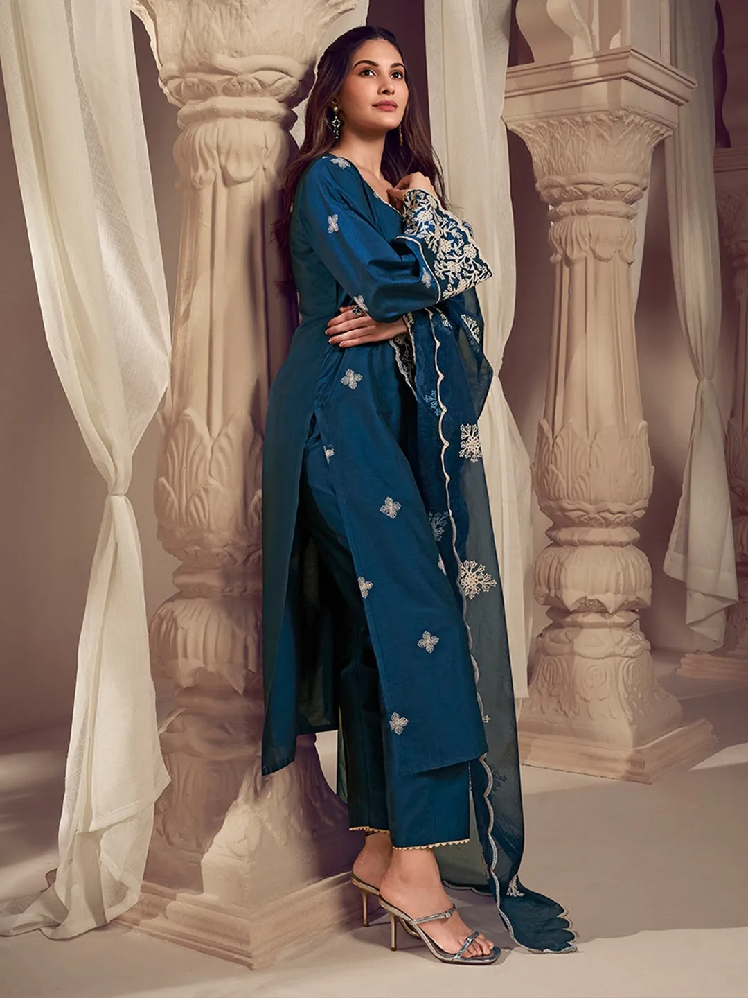 Amyra Dastur Women Teal Floral Embroidered Regular Thread Work Pure Silk Kurta with Trousers & With Dupatta