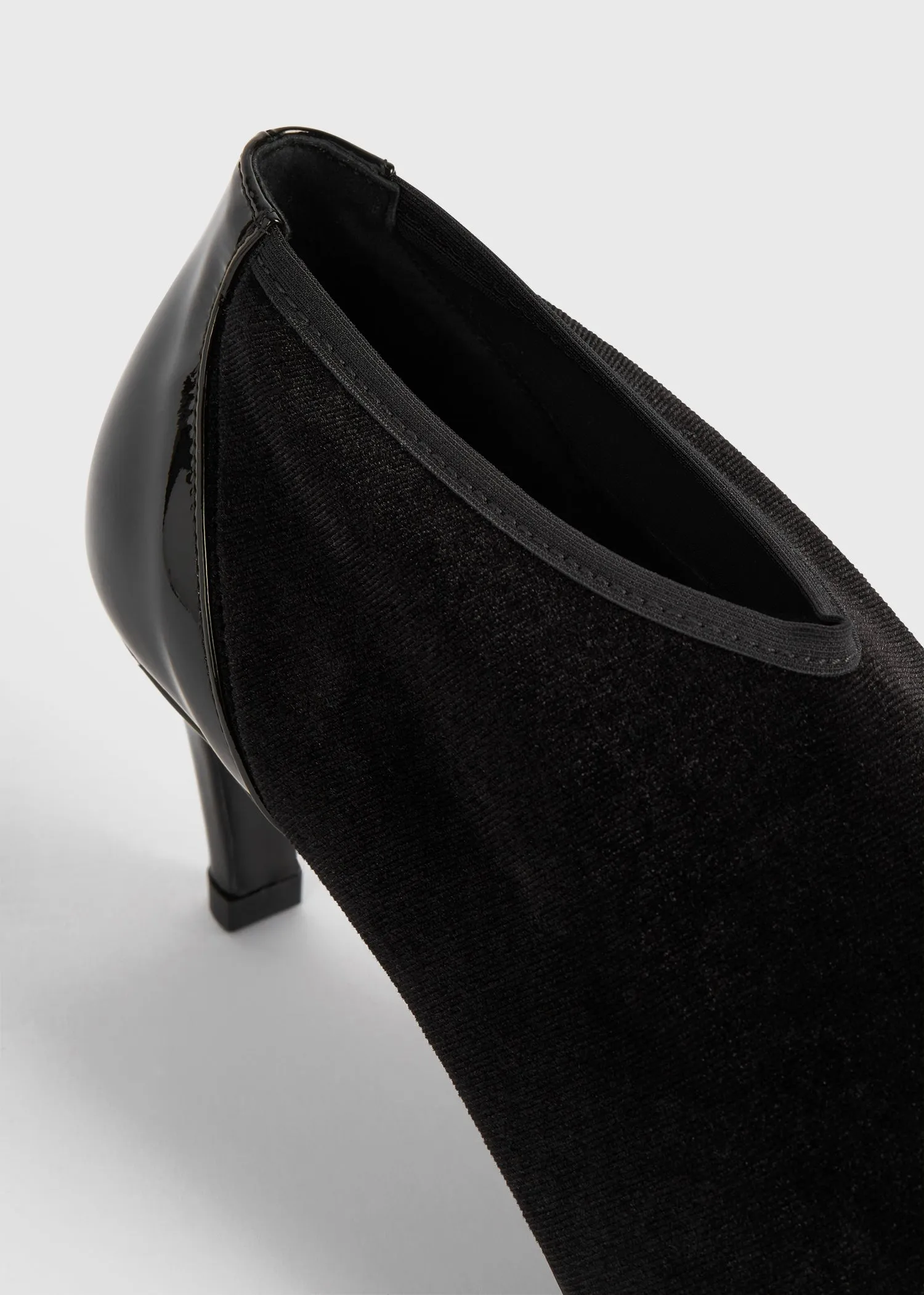 Bi-material pumps black