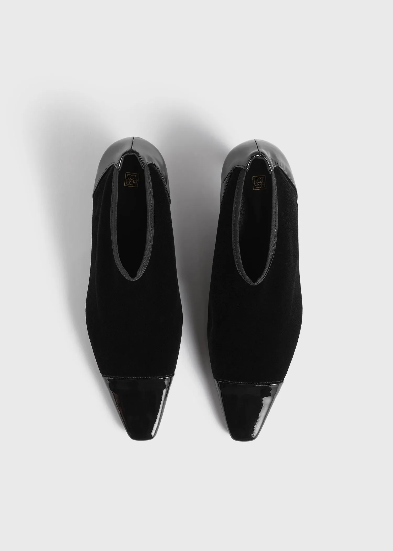 Bi-material pumps black