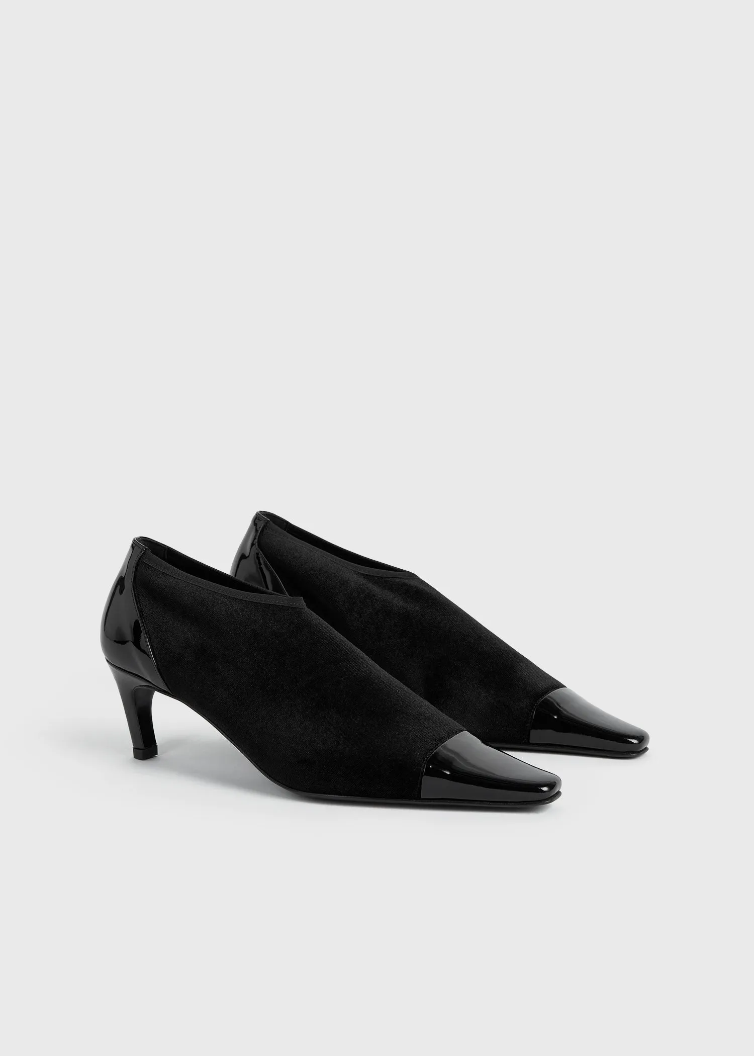 Bi-material pumps black