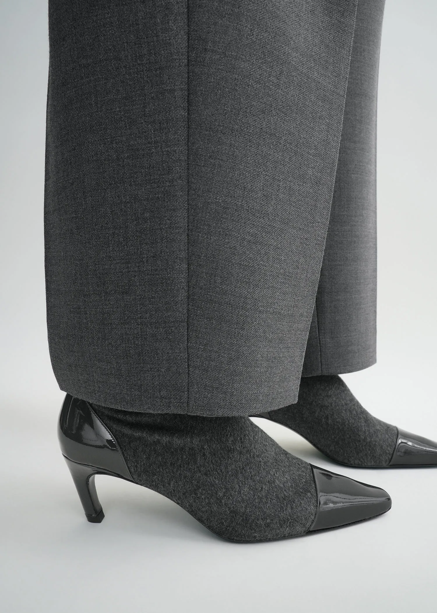 Bi-material pumps dark grey melange