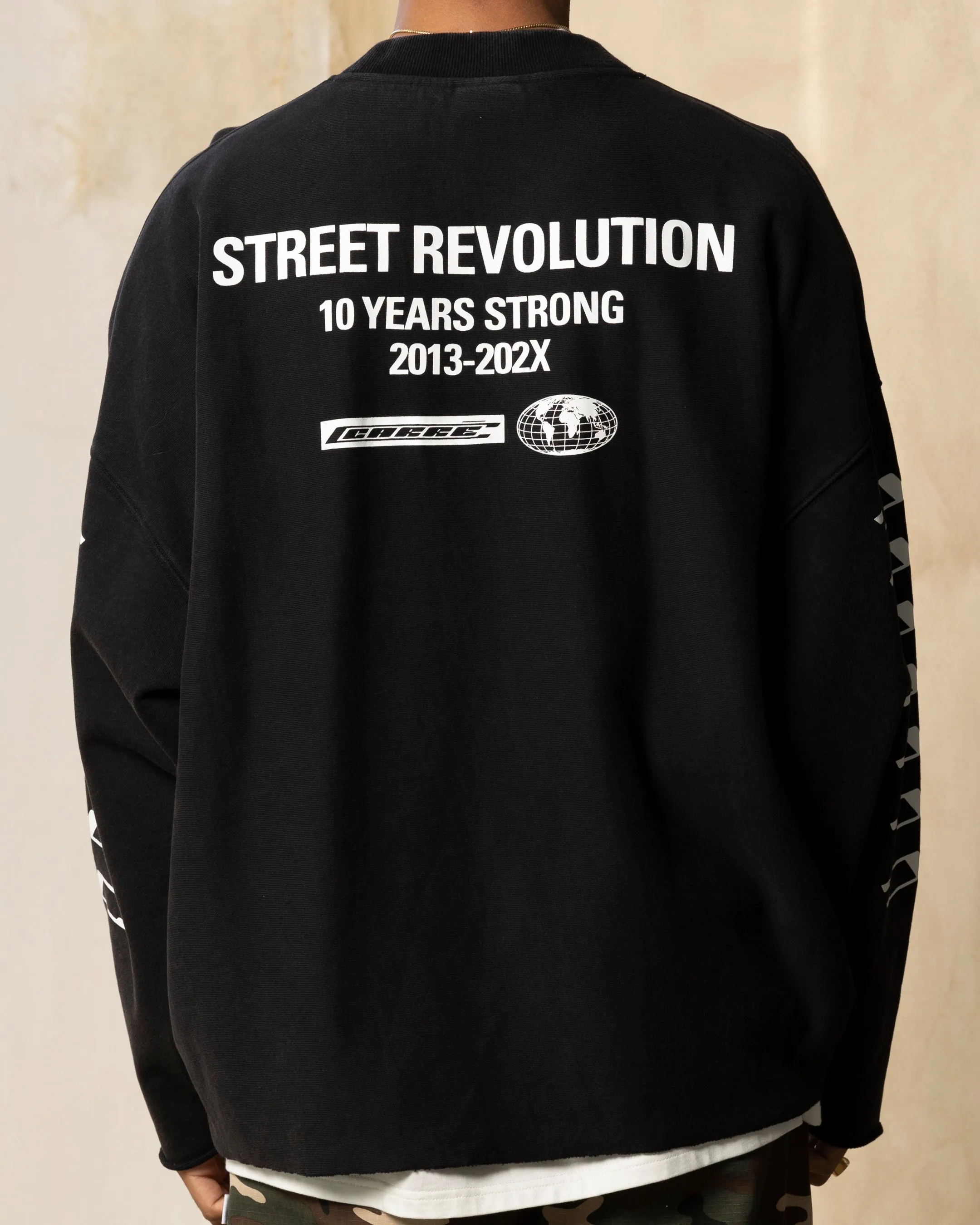 Carre Revolution Cut Off Oversized Crewneck Washed Black