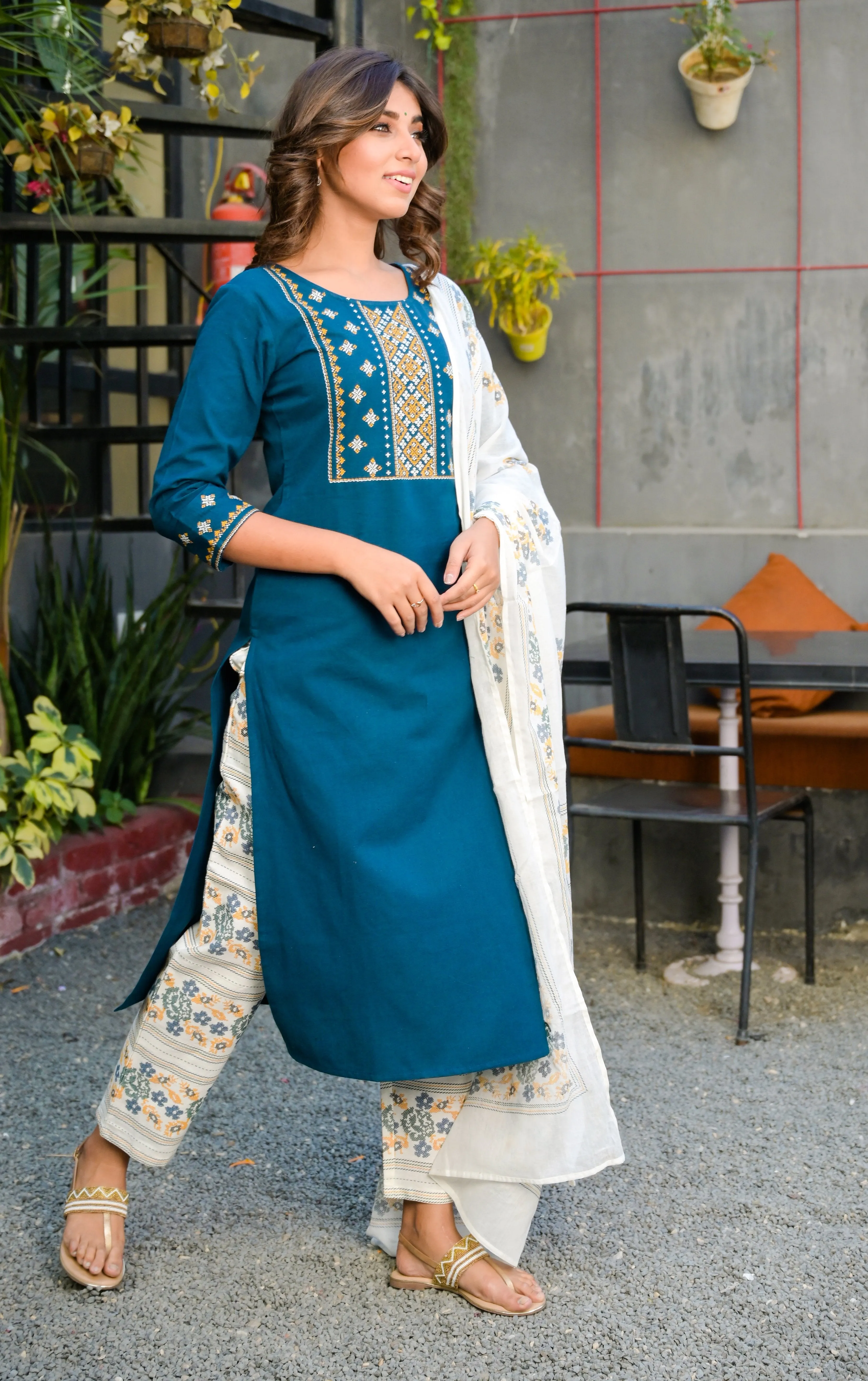 Women Teal Blue And White Printed Dupatta Set